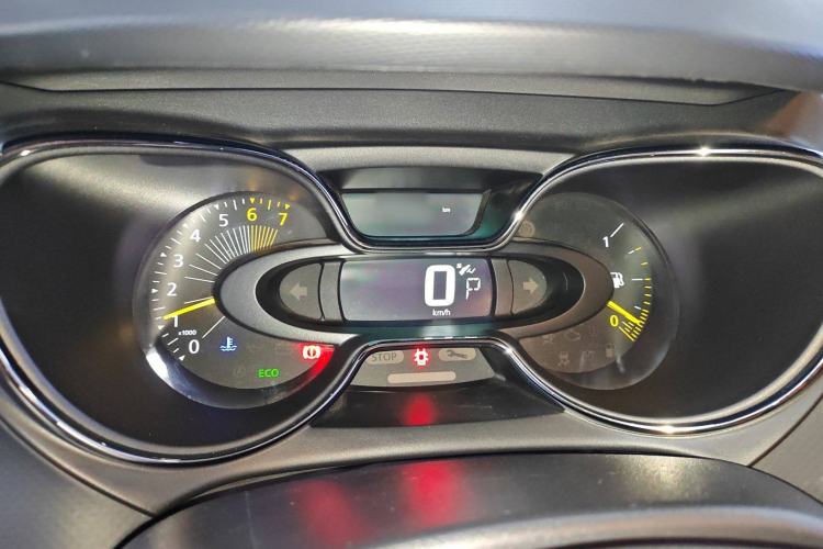 Used Renault Captur 2015 1.2T Automatic Comfort First Edition Instrument Cluster