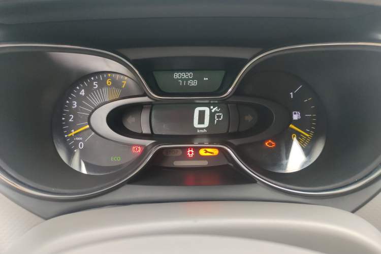 Used Renault Captur 2015 1.2T Automatic Comfort Edition Instrument Cluster