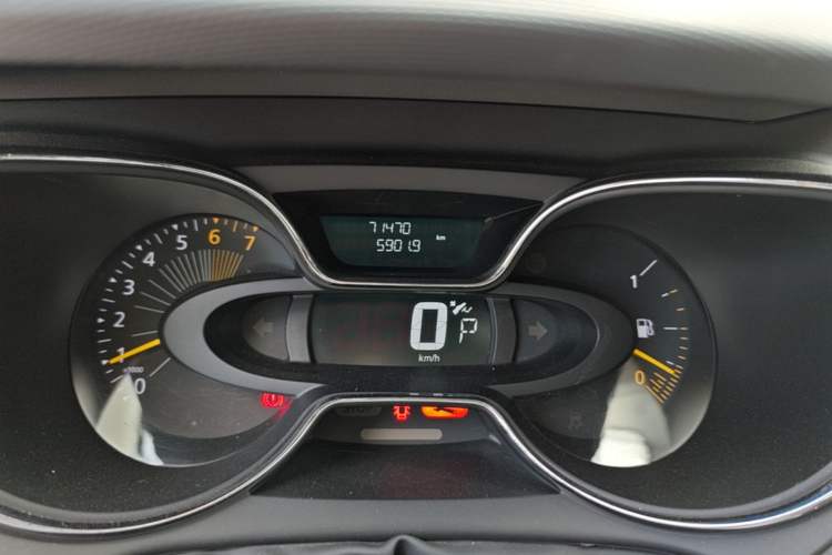 Used Renault Captur 2015 1.2T Automatic Luxury First Edition Instrument Cluster