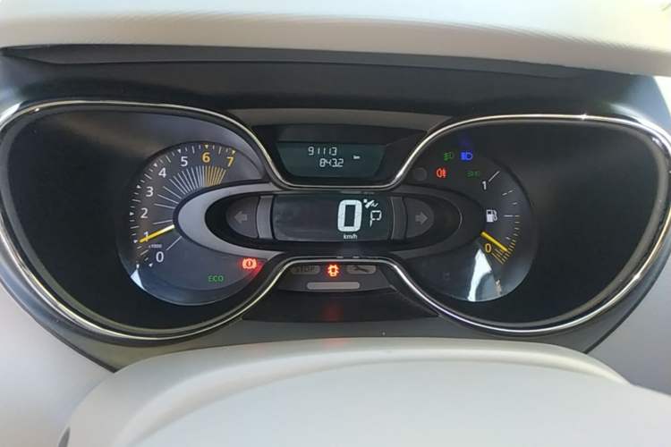 Used Renault Captur 2015 1.2T Automatic Comfort First Edition Instrument Cluster
