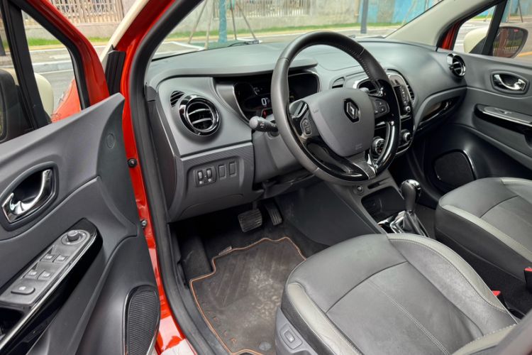 Used Renault Captur 2015 1.2T Automatic Luxury First Edition Interior 1