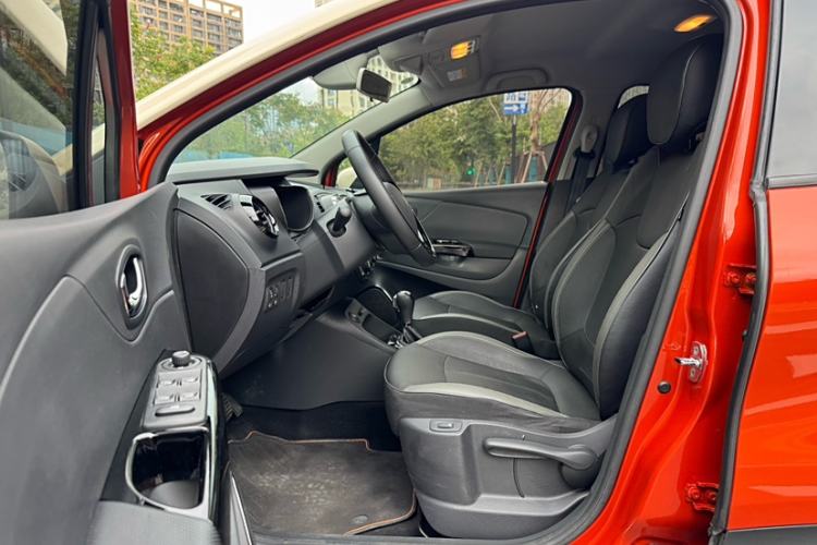 Used Renault Captur 2015 1.2T Automatic Luxury First Edition Interior 10