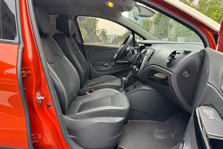 Used Renault Captur 2015 1.2T Automatic Luxury First Edition Interior 11