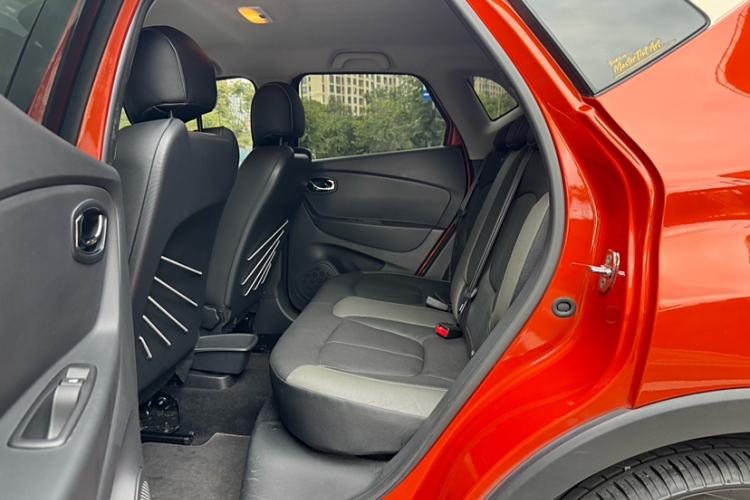 Used Renault Captur 2015 1.2T Automatic Luxury First Edition Interior 13