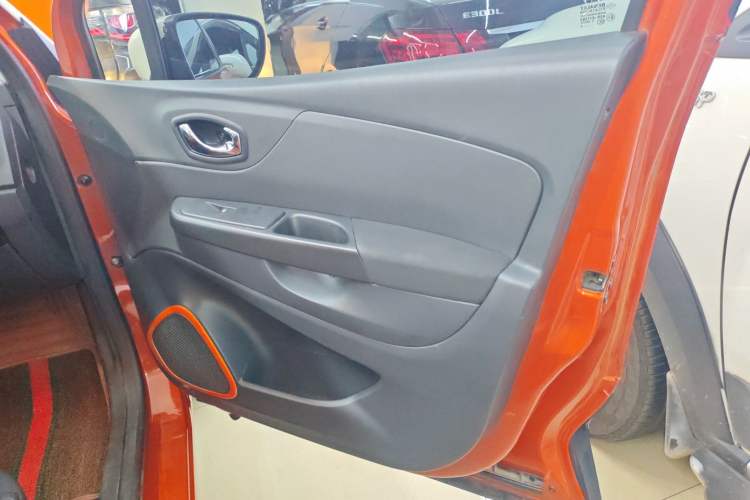 Used Renault Captur 2015 1.2T Automatic Comfort First Edition Interior 2