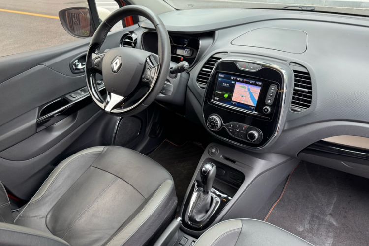 Used Renault Captur 2015 1.2T Automatic Luxury First Edition Interior 3