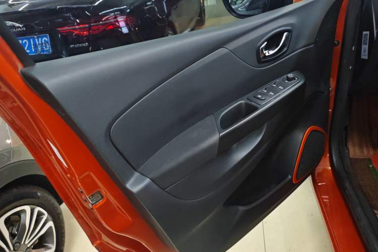 Used Renault Captur 2015 1.2T Automatic Comfort First Edition Interior 4