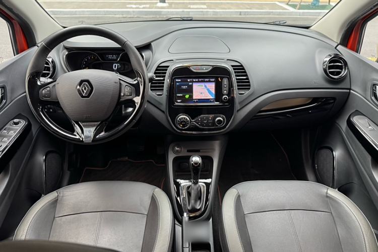 Used Renault Captur 2015 1.2T Automatic Luxury First Edition Interior 4