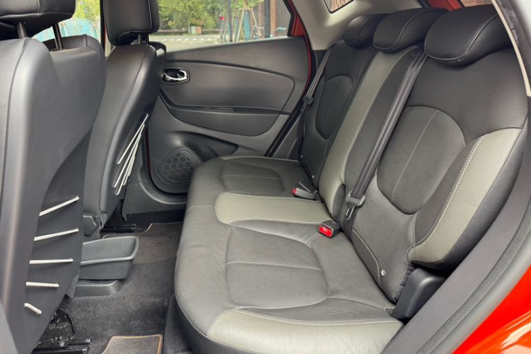 Used Renault Captur 2015 1.2T Automatic Luxury First Edition Interior 6