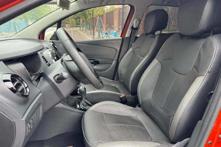Used Renault Captur 2015 1.2T Automatic Luxury First Edition Interior 7