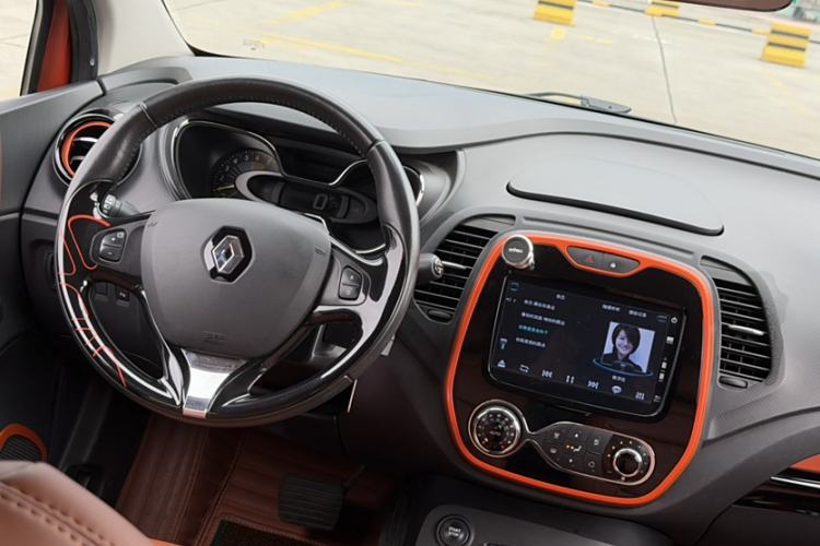 Used Renault Captur 2015 1.2T Automatic Comfort First Edition Interior 8
