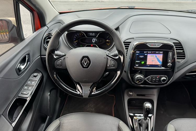 Used Renault Captur 2015 1.2T Automatic Luxury First Edition Interior 8
