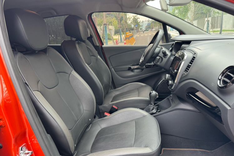 Used Renault Captur 2015 1.2T Automatic Luxury First Edition Interior 9