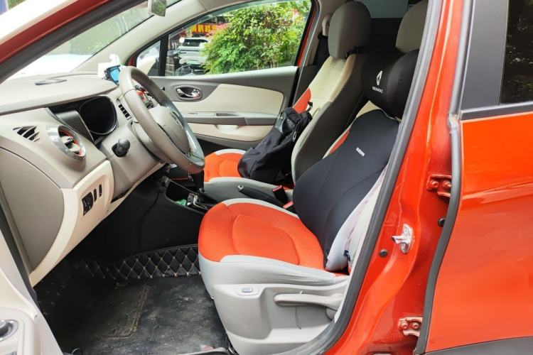 Used Renault Captur 2015 1.2T Automatic Comfort Edition Left Front Seat