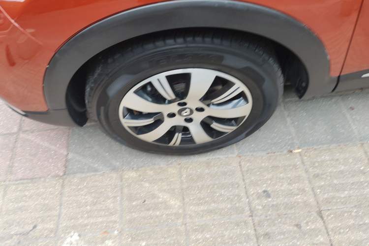 Used Renault Captur 2015 1.2T Automatic Comfort Edition Left Front Wheel Hub