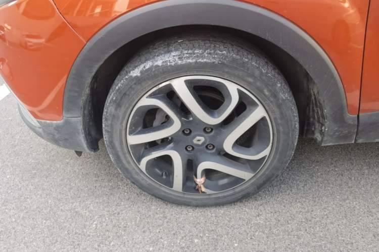 Used Renault Captur 2015 1.2T Automatic Comfort First Edition Left Front Wheel Hub