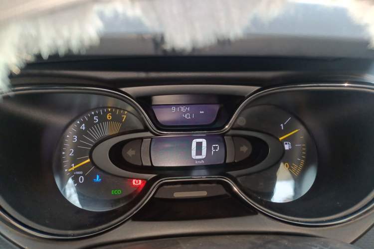Used Renault Captur 2015 1.2T Automatic Comfort Edition Odometer Close Up