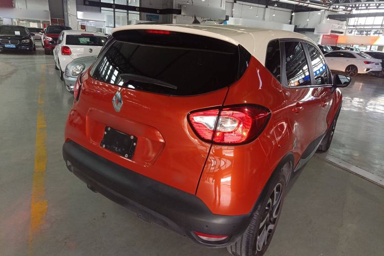 Used Renault Captur 2015 1.2T Automatic Comfort First Edition Rear Right 45 Deg