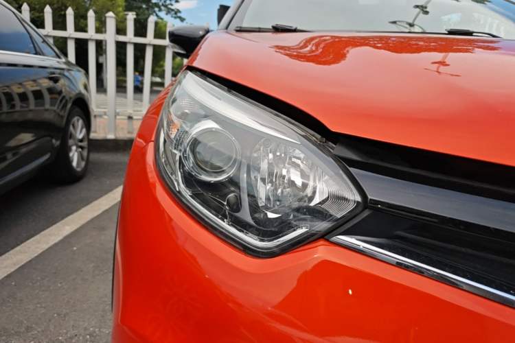 Used Renault Captur 2015 1.2T Automatic Luxury First Edition Right Front Headlight