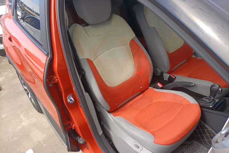 Used Renault Captur 2015 1.2T Automatic Comfort Edition Right Front Seat