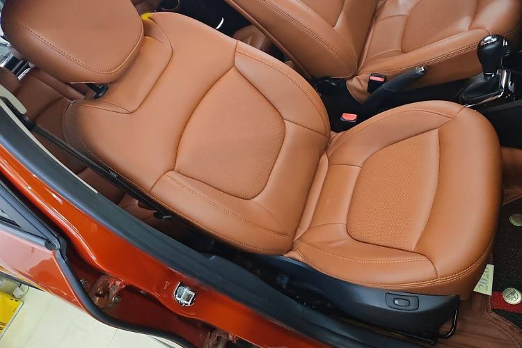 Used Renault Captur 2015 1.2T Automatic Comfort First Edition Right Front Seat