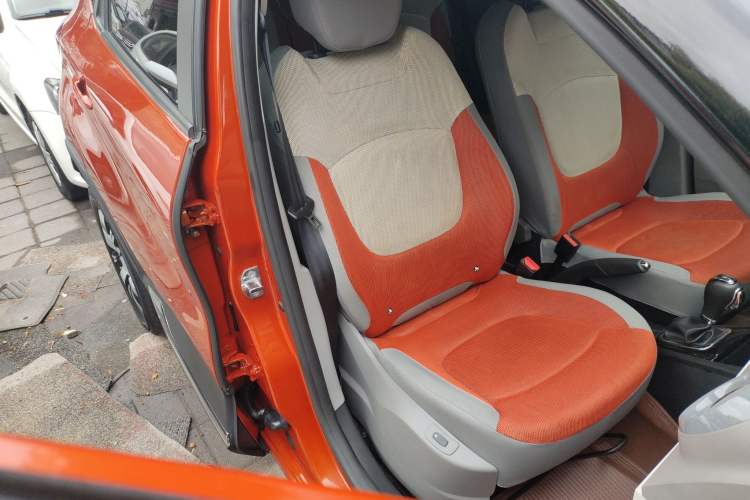 Used Renault Captur 2015 1.2T Automatic Comfort Edition Right Front Seat