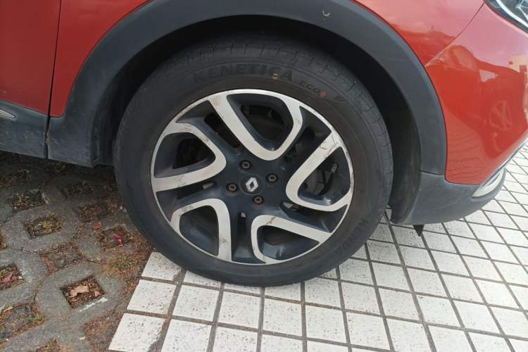 Used Renault Captur 2015 1.2T Automatic Luxury First Edition Right Front Wheel Hub