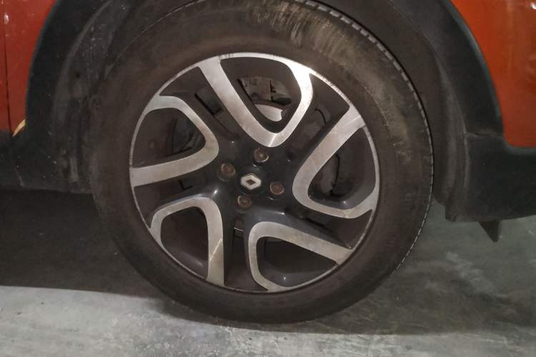 Used Renault Captur 2015 1.2T Automatic Comfort First Edition Right Front Wheel Hub