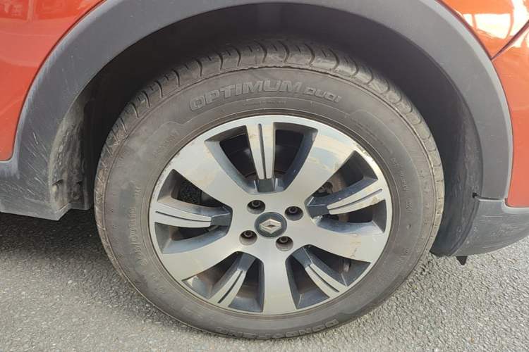 Used Renault Captur 2015 1.2T Automatic Comfort Edition Right Front Wheel Hub