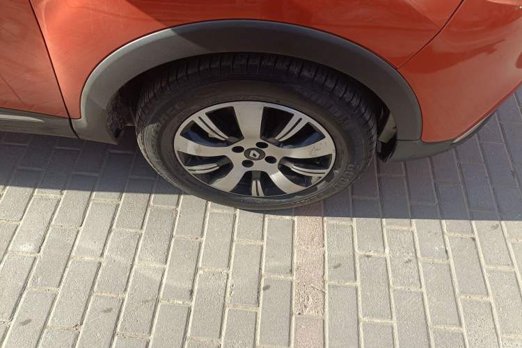 Used Renault Captur 2015 1.2T Automatic Comfort Edition Right Front Wheel Hub