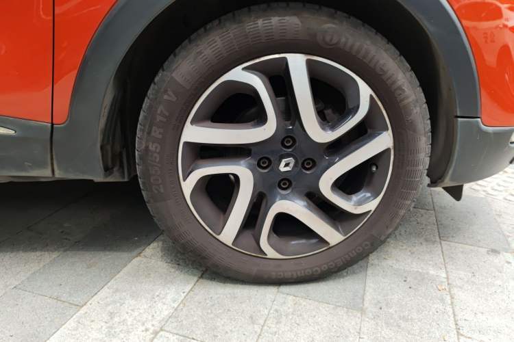 Used Renault Captur 2015 1.2T Automatic Comfort Edition Right Front Wheel Hub