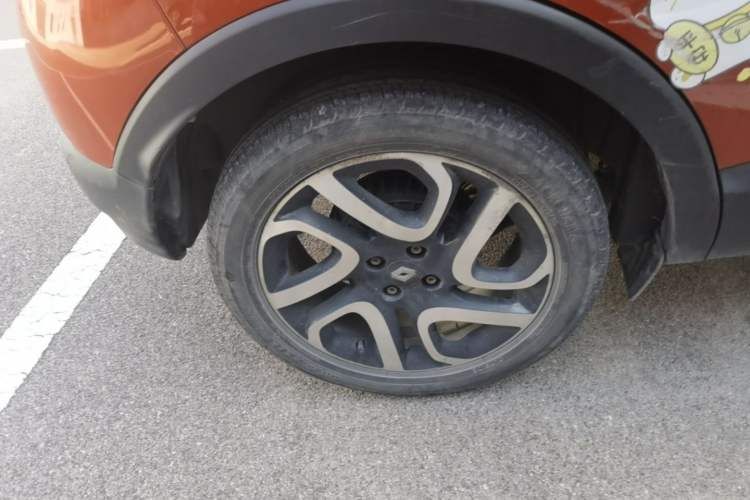 Used Renault Captur 2015 1.2T Automatic Comfort First Edition Right Rear Wheel Hub