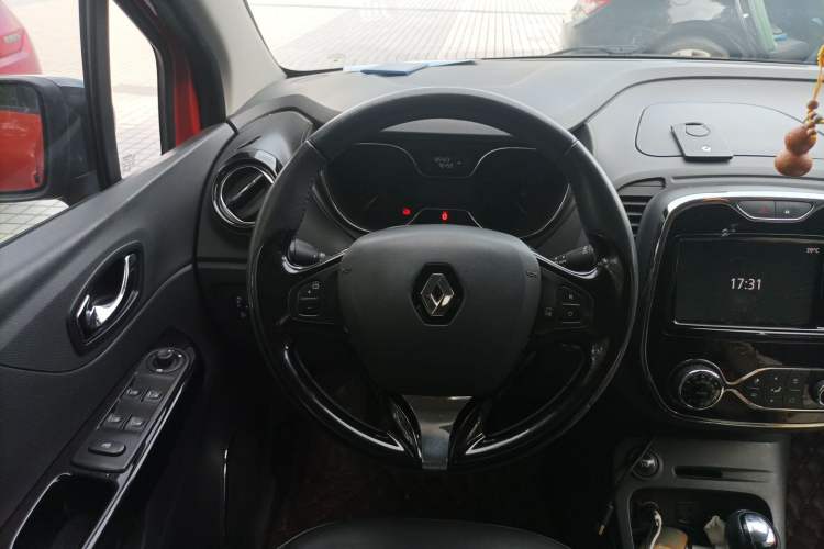 Used Renault Captur 2015 1.2T Automatic Luxury First Edition Steering Wheel