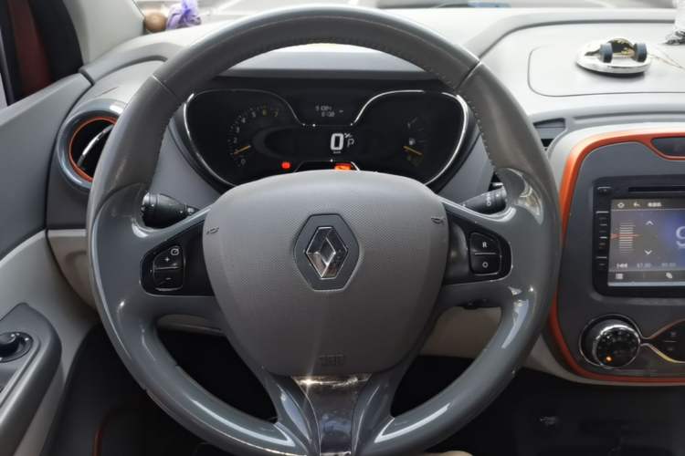 Used Renault Captur 2015 1.2T Automatic Comfort First Edition Steering Wheel