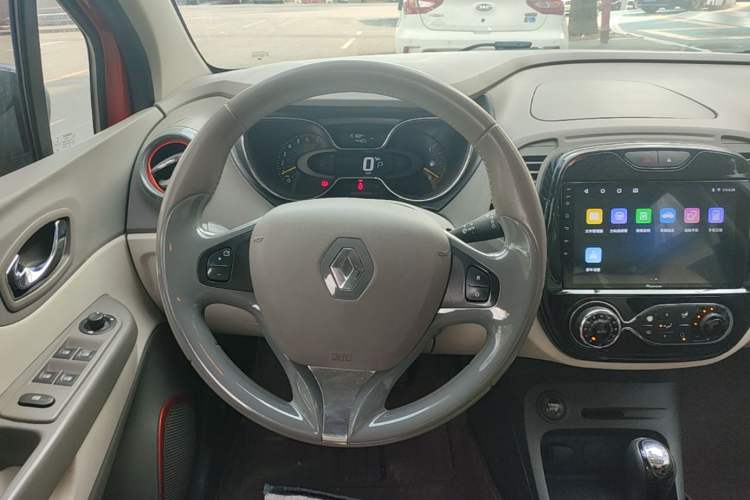 Used Renault Captur 2015 1.2T Automatic Comfort Edition Steering Wheel