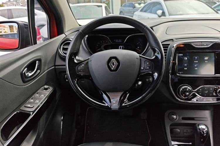 Used Renault Captur 2015 1.2T Automatic Luxury First Edition Steering Wheel