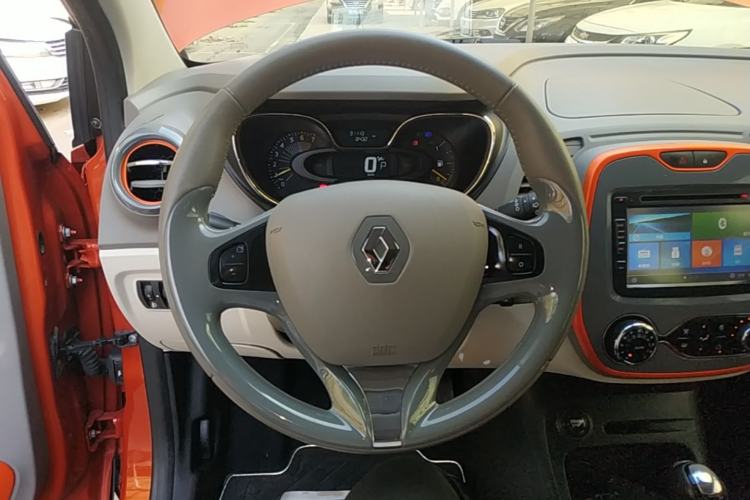 Used Renault Captur 2015 1.2T Automatic Comfort First Edition Steering Wheel