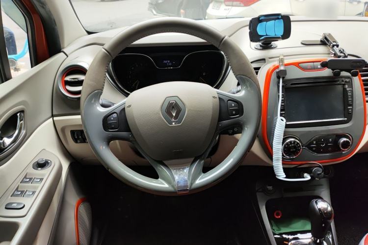 Used Renault Captur 2015 1.2T Automatic Comfort Edition Steering Wheel