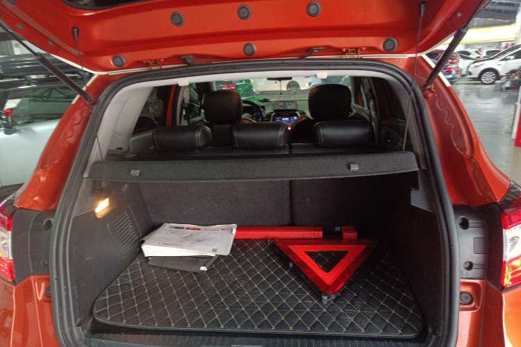 Used Renault Captur 2015 1.2T Automatic Comfort First Edition Trunk