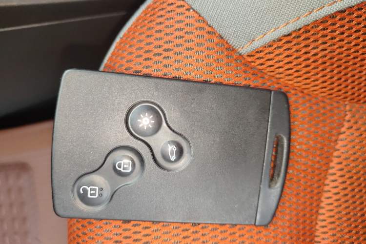 Used Renault Captur 2015 1.2T Automatic Comfort Edition Vehicle Key