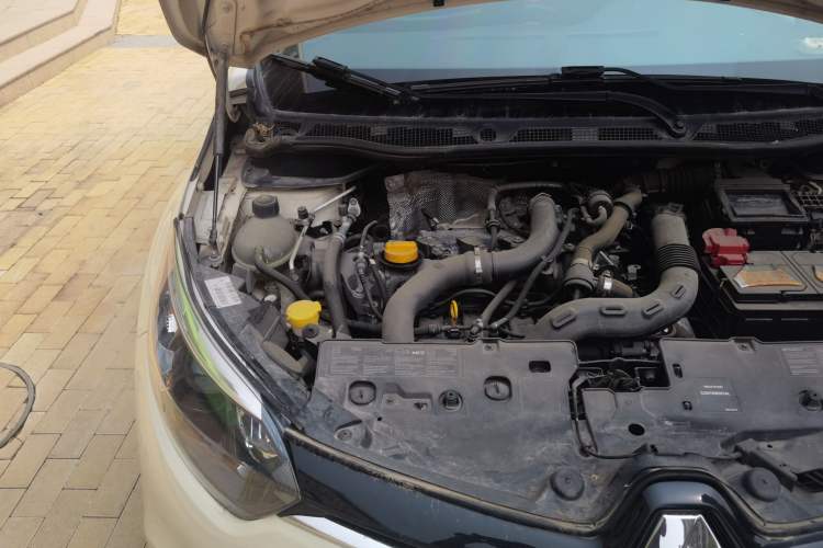 Used Renault Captur 2015 1.2T Automatic Comfort Edition Engine Bay Right