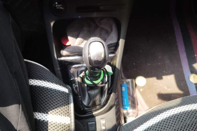 Used Renault Captur 2015 1.2T Automatic Comfort Edition Gear Lever