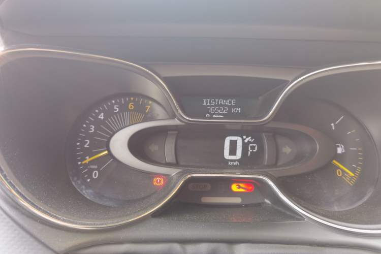 Used Renault Captur 2015 1.2T Automatic Comfort Edition Odometer Close Up