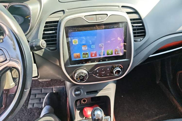 Used Renault Captur 2015 1.2T Automatic Comfort Edition Audio And AC Panel