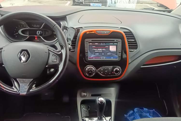 Used Renault Captur 2015 1.2T Automatic Comfort Edition Audio And AC Panel