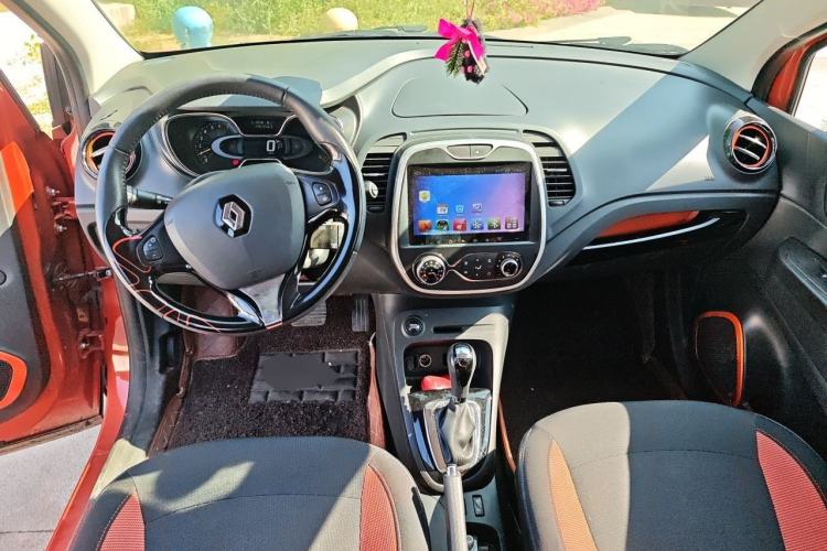 Used Renault Captur 2015 1.2T Automatic Comfort Edition Center Console