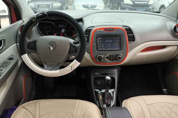 Used Renault Captur 2015 1.2T Automatic Comfort Edition Center Console