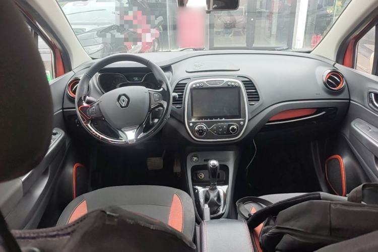 Used Renault Captur 2015 1.2T Automatic Comfort Edition Center Console