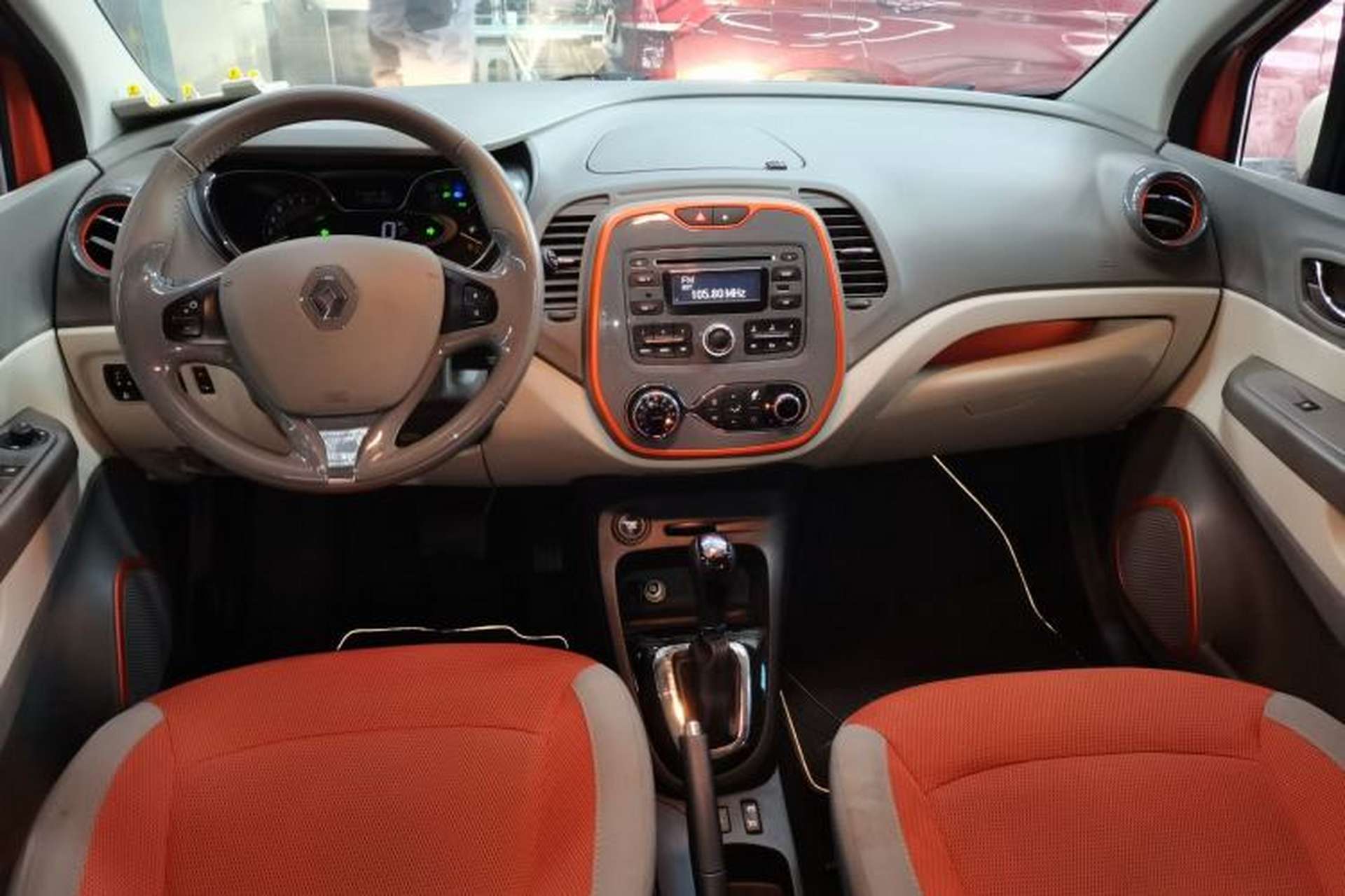Used Renault Captur 2015 1.2T Automatic Comfort Edition Center Console