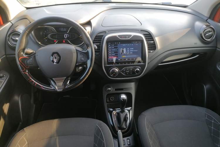 Used Renault Captur 2015 1.2T Automatic Comfort Edition Center Console
